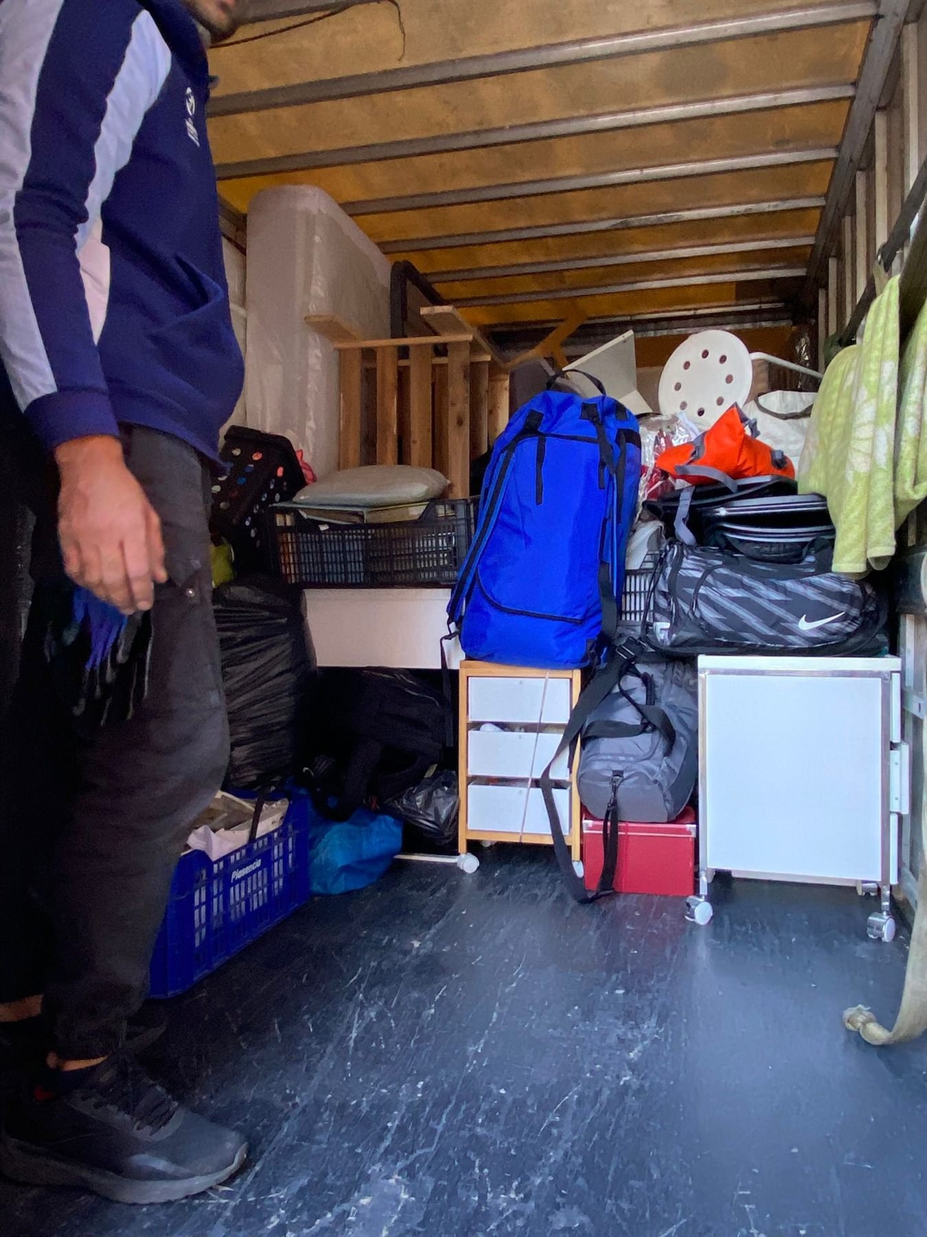 Equipo de NRF Mudanzas trabajando en un traslado en Barcelona